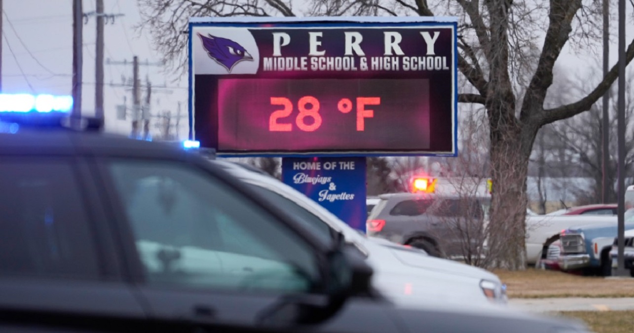 Sparatoria a scuola in Iowa