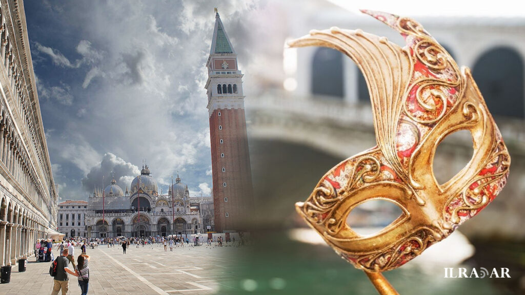 Venezia. Piazza San Marco con il campanile e la Basilica. Una maschera del carnevale veneziano